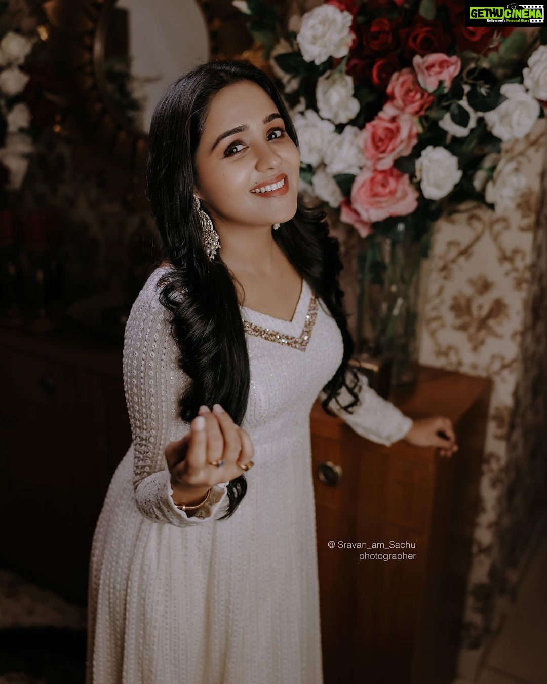 Ananya Instagram - Makeover : @sajithandsujith Stylist: @sabarinathk_ Outfit: @aatmabyamitha Video : @sadique_filmer Photgrapher : @sravanamsachu_photographer Colour grading : @ashwinbivera Camera assists: @_malekith_
