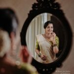 Ananya Instagram - 🌸🌼🌺🌻 #onam #festival #kerala #saree #❤️ #instalove #mirrorpic Makeover : @sajithandsujith Video : @sadique_filmer Stylist: @arjun_vasudevs Wardrobe: @prakrithi_by_ramya Photgrapher : @sravanamsachu_photographer Colour grading : @ashwinbivera