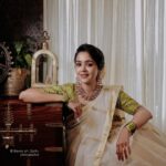 Ananya Instagram - ഏവർക്കും സന്തോഷത്തിന്റെയും സമാധാനത്തിന്റെയും തിരുവോണനാശംസകൾ 🌼🌸🌻🌺🍁 Makeover : @sajithandsujith Video : @sadique_filmer Photgrapher : @sravanamsachu_photographer Colour grading : @ashwinbivera
