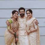 Ananya Instagram - Chakkare..U are great as a sister-in-law ,as a friend you are the best, we are blessed to have you in our family ❤️welcome to our family Maadhu😘My thakkudu @_arjungopal_ got married.💃💃 Groom Mua : @sreegeshvasan_makeupartist Bride. Mua. : @renjurenjimar Shirt Groom : @men_in_q_wedding Mundu Groom : @sivaramtex_kuthampully #newlywedcouple #brotherwedding #sisterinlaw #brothersisterlove❤️