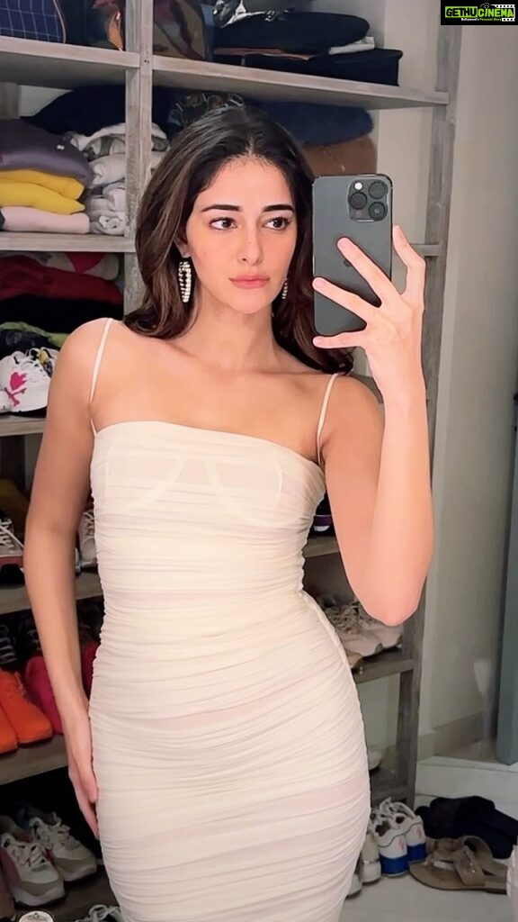 Ananya Panday Instagram - Ignore the forever messy background 🫶🏼🤍🥹