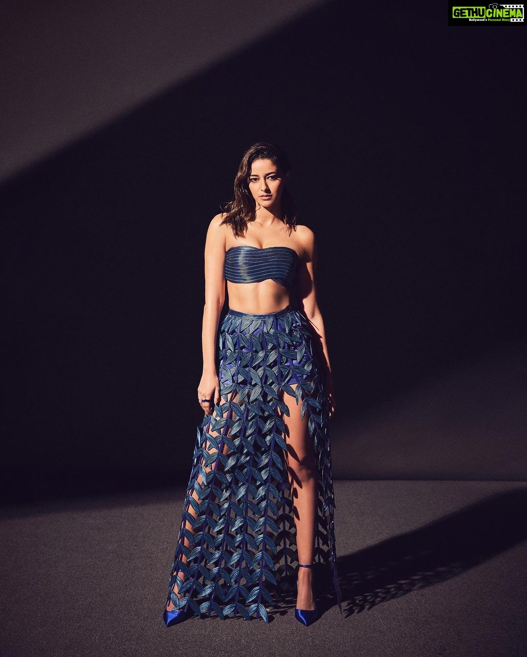 Ananya Panday Instagram - An electric time! ⚡️ @ramesh_somani @exhibitmagazine @mahindraxuv400 @rimzimdaduofficial #techfashiontour