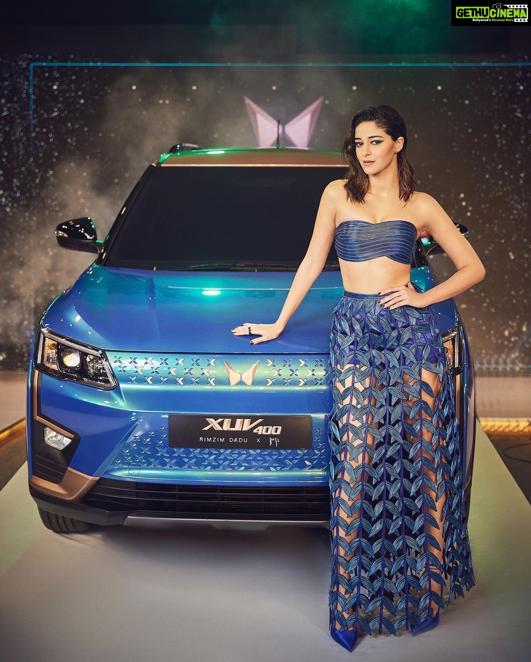 Ananya Panday Instagram - An electric time! ⚡️ @ramesh_somani @exhibitmagazine @mahindraxuv400 @rimzimdaduofficial #techfashiontour