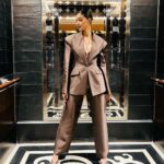 Ananya Panday Instagram - Serving the ‘right’ looks (and books 😋) for my fave @priyankaskhanna s first book launch ‘All The Right People’ 🤎 📸 blurry beautiful mess @amitthakur_hair
