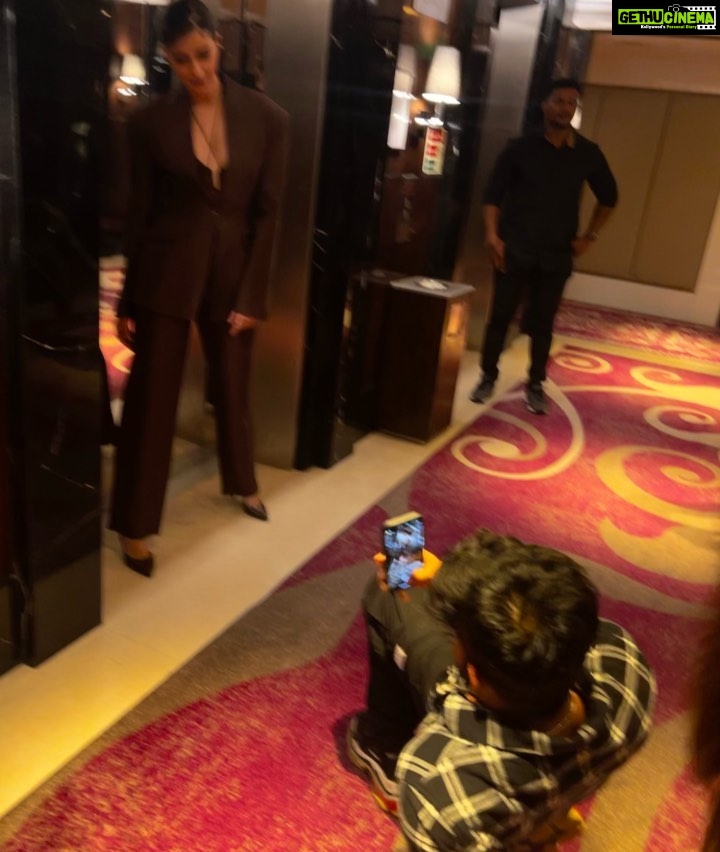 Ananya Panday Instagram - Serving the ‘right’ looks (and books 😋) for my fave @priyankaskhanna s first book launch ‘All The Right People’ 🤎 📸 blurry beautiful mess @amitthakur_hair