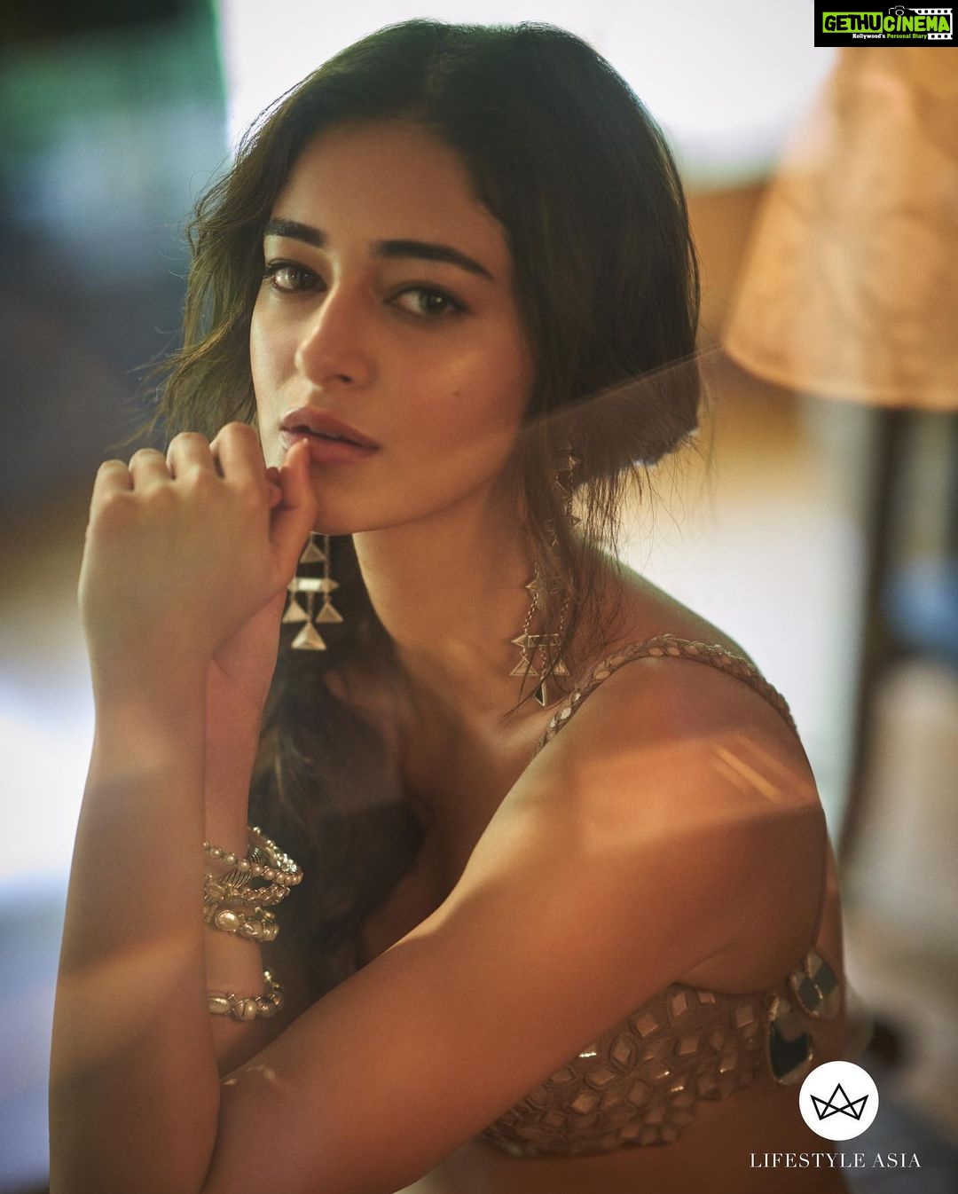 Ananya Panday Instagram - fun in the sun w my fave people for @lifestyleasiaindia ☀️ @lifestyleasiaindia @lsa.arena Editor-in-chief: Rahul Gangwani (@rahulgangs_) Photographer: Rohan Shrestha (@rohanshrestha) Stylist: Meagan Concessio (@spacemuffin27) Hairstylist: Ayesha Devitre (@ayeshadevitre) Makeup: Stacy Gomes (@stacygomes) Shoot Produced by Analita Seth (@analitaseth) All Outfits by Abhinav Mishra (@abhinavmishra_) Location: Amarillo Villa by StayVista (@stayvista_official) Production: Shraddha Kharpude (@shraddhakharpude) Video production by Viraj Joshi (@virajjoshiii) PR Agency: Hype PR (@hypenq_pr)