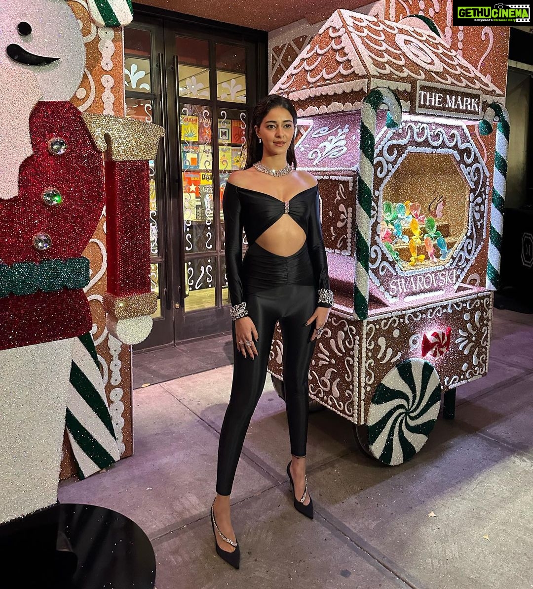 Ananya Panday Instagram - Such an honour to attend the @swarovski #OpenTheWonder dinner in NYC with such gorgeous, wonderful people 🤍✨ thank you @giovannaengelbert @alexisnasard & team @swarovski #Swarovski #OpenTheWonder #IgniteYourDreams New York, New York
