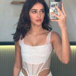 Ananya Panday Instagram - bibbidi bobbidi boo 🪄 #vibezzzzz