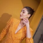 Ananya Panday Instagram - Slaying the runway got to a whole another level 🤩 The Lakmé 9to5 Vitamin C+ range is all you need for that healthy, glowing skin✨ We are #ReadyForACloseup this @lakmefashionwk⚡️Are you? #lakme #lakmeindia #lakmefashionweek #fashion #fashionweek #readyforacloseup #skinglow #healthyskin #glowyskin #skincare #skincarelovers #skincareobsessed #vitaminc #skinserum
