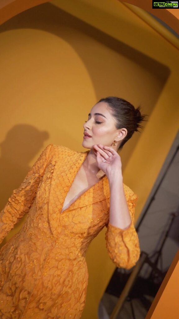 Ananya Panday Instagram - Slaying the runway got to a whole another level 🤩 The Lakmé 9to5 Vitamin C+ range is all you need for that healthy, glowing skin✨ We are #ReadyForACloseup this @lakmefashionwk⚡️Are you? #lakme #lakmeindia #lakmefashionweek #fashion #fashionweek #readyforacloseup #skinglow #healthyskin #glowyskin #skincare #skincarelovers #skincareobsessed #vitaminc #skinserum