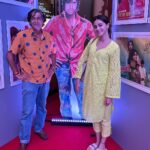 Ananya Panday Instagram - @amitabhbachchan sir HAPPY BIRTHDAY LEGEND 🤍 I got to watch ‘Amar Akbar Anthony’ in theatres in 2022 with my Papa who had seen it 20 times in theatres when it released in 1977 🥹 we got to experience the film with the best @azmishabana18 ji watching the film with us (you can hear someone screaming - woh ladki idhar hai - when she comes on screen 😋) We miss you, it was magical seeing you on screen Rishi ji, Vinod ji & Parveen ji 🫶🏼 love you @neetu54 ji 💕I can’t even begin to describe the feeling of watching this film in cinemas a houseful theatre - everyone cheering, whistling, dancing, singing, mouthing dialogues and celebrating the magic that is Amit Ji and the movies✨ thank you for this unforgettable experience @filmheritagefoundation @pvrcinemas_official