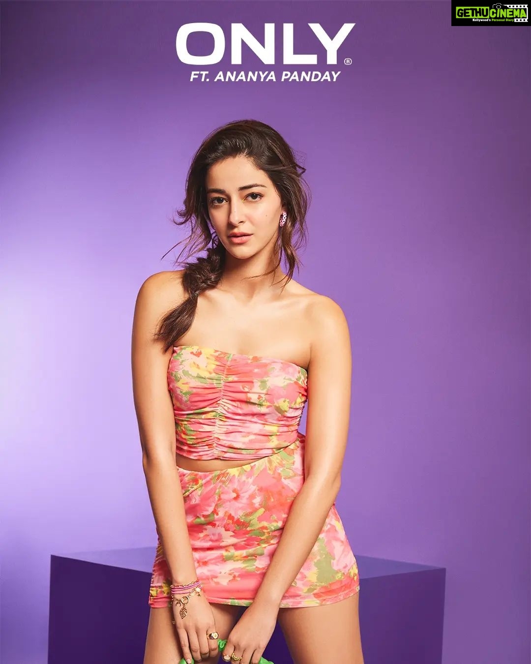 Ananya Panday Instagram - HOT RN: Poppin' hues, floral prints and dopamine trends from ONLY's summer '23 collection. #JoyfulExpression ππ€ with @ONLYIndia Swipe to check 'em all out! Get @ananyapanday 's look at an ONLY Store near you or on www.only.in ποΈ #ONLY #ONLYIndia #EverythingSummer #Summer #Outfit #Summertime #Summerfashion #ONLYthingiwantiseverything #ONLYxAnanyaPanday #AnanyaPanday #denim