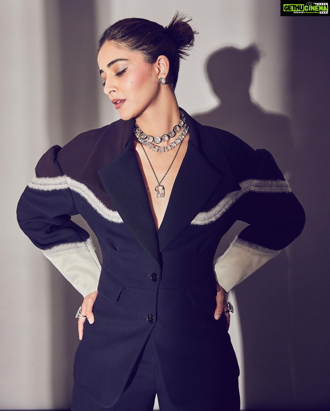 Ananya Panday Instagram - iced out 💎 for @swarovski 🤍