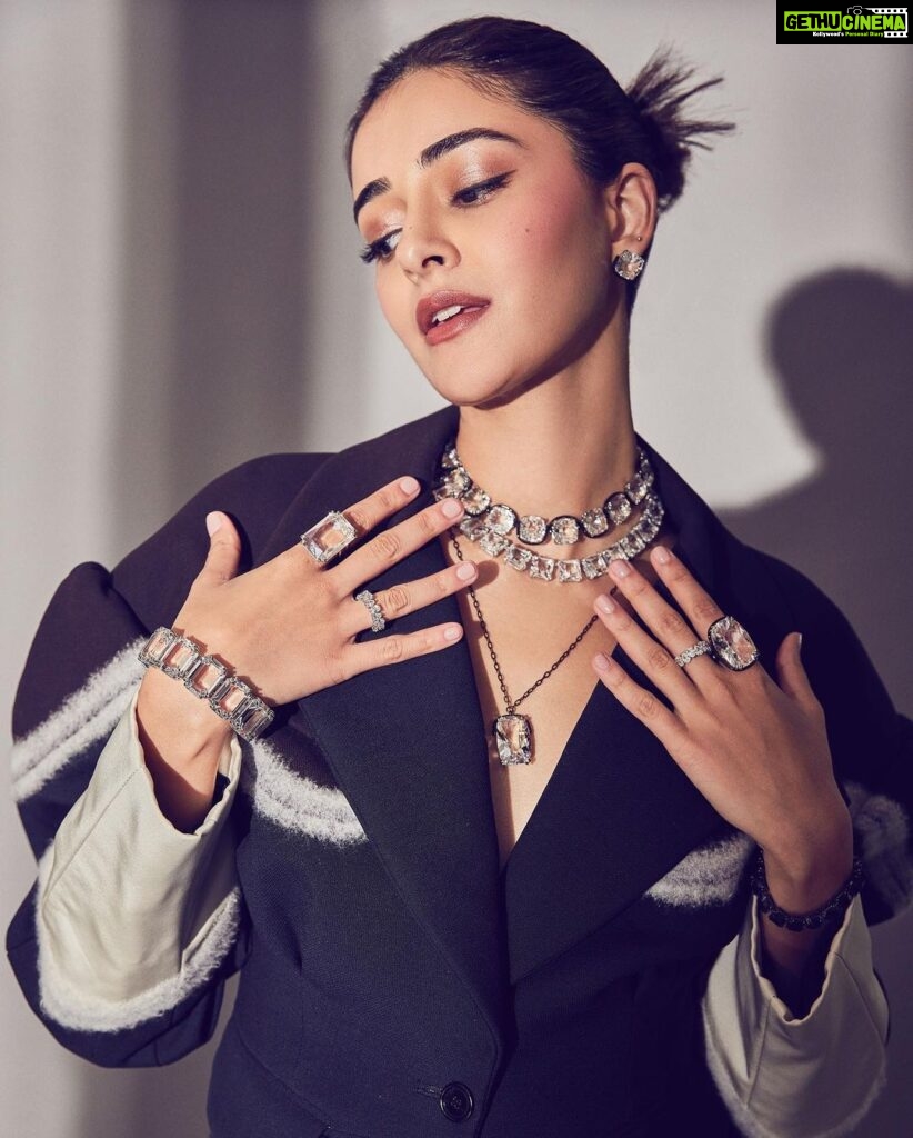 Ananya Panday Instagram - iced out 💎 for @swarovski 🤍