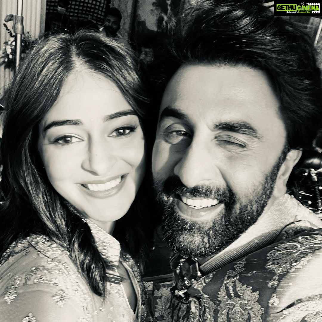 Ananya Panday Instagram - new day, new shoot, new best friend 😁 #DostAstra ✨