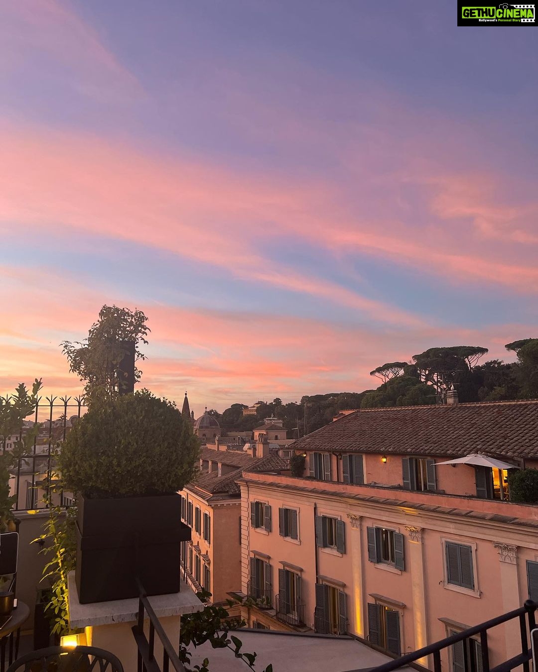 Ananya Panday Instagram - pink skies and wishing fountains 💕 Rome, Italy