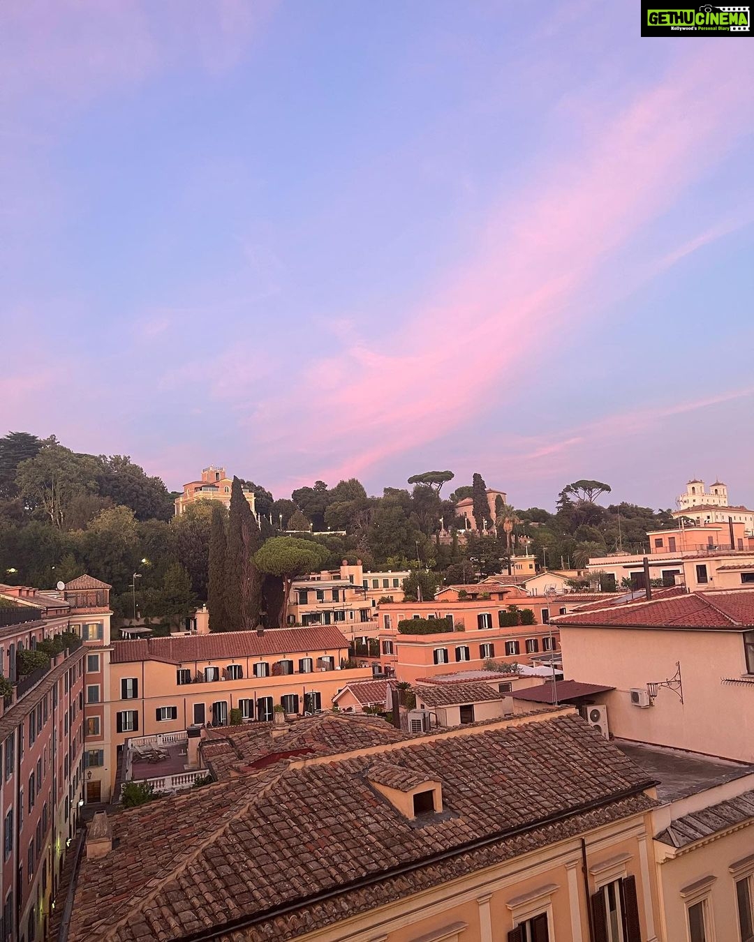 Ananya Panday Instagram - pink skies and wishing fountains 💕 Rome, Italy