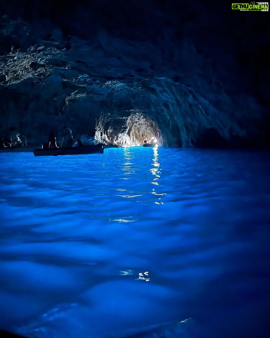 Ananya Panday Instagram - Boat day!!!! Swam in the blue grotto, saw a heart shaped cave and listened to ‘Sooraj Ki Baahon Mein’ on loop ☀️🚤 🌊 Capri