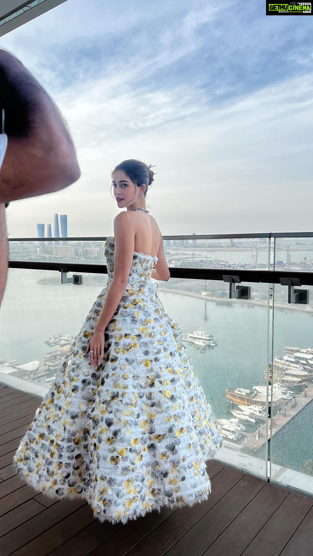 Ananya Panday Instagram - A happy shiny day 💎 @qatarairways @raffles @visitqatar @decc @salamalshawa and H.E. Mr. Akbar Al Baker 🙏🏼
