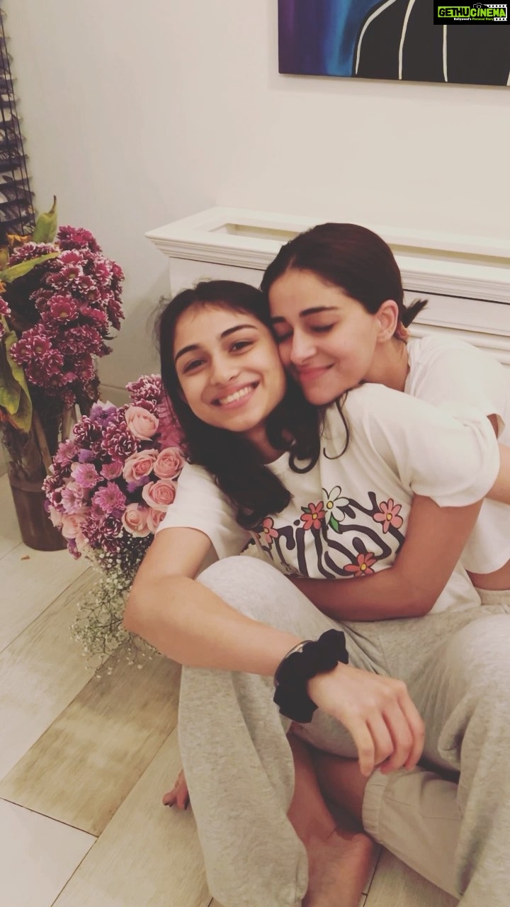 Ananya Panday Instagram - ok I literally do not know what I’m going to do without you 🥹🥹🥹🥹🥹 my little chu is off to Uni tonight !!! Fly fly fly little bird, I love you beyond ❤️