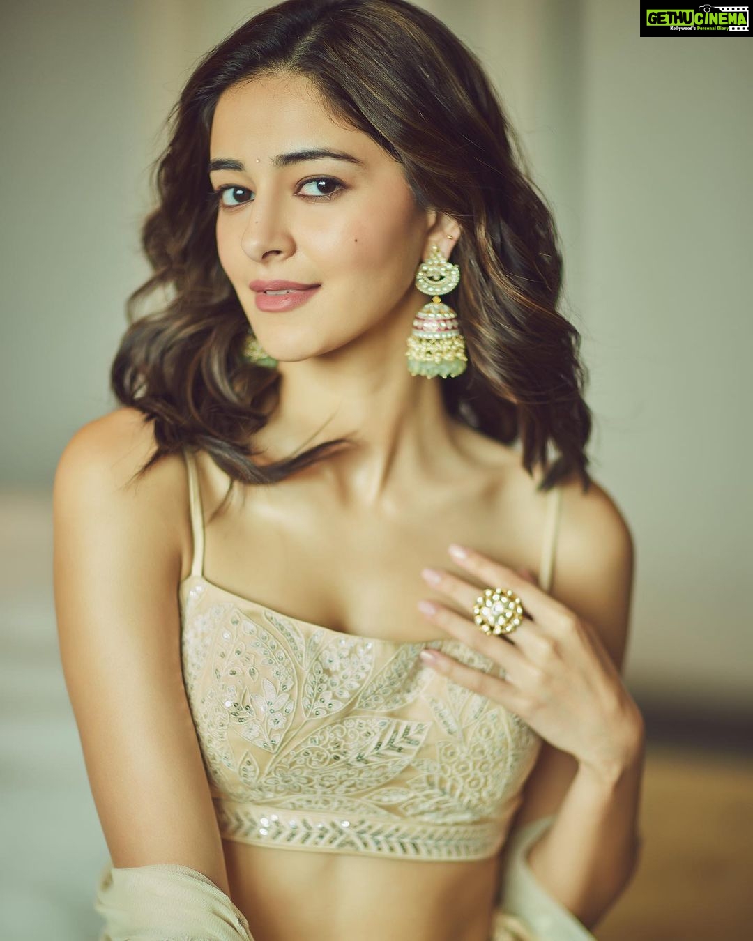 Ananya Panday Instagram - Chennai - nan ungalai kaadhalik kiren!!! You filled us with so much love (and rasam rice) 🫶🏼🥹 #Liger25thAugust Chennai, India