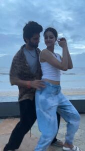 Ananya Panday Instagram - #Aafat with the choreographers, @piyush_bhagat @shaziasamji ❤️ #Liger