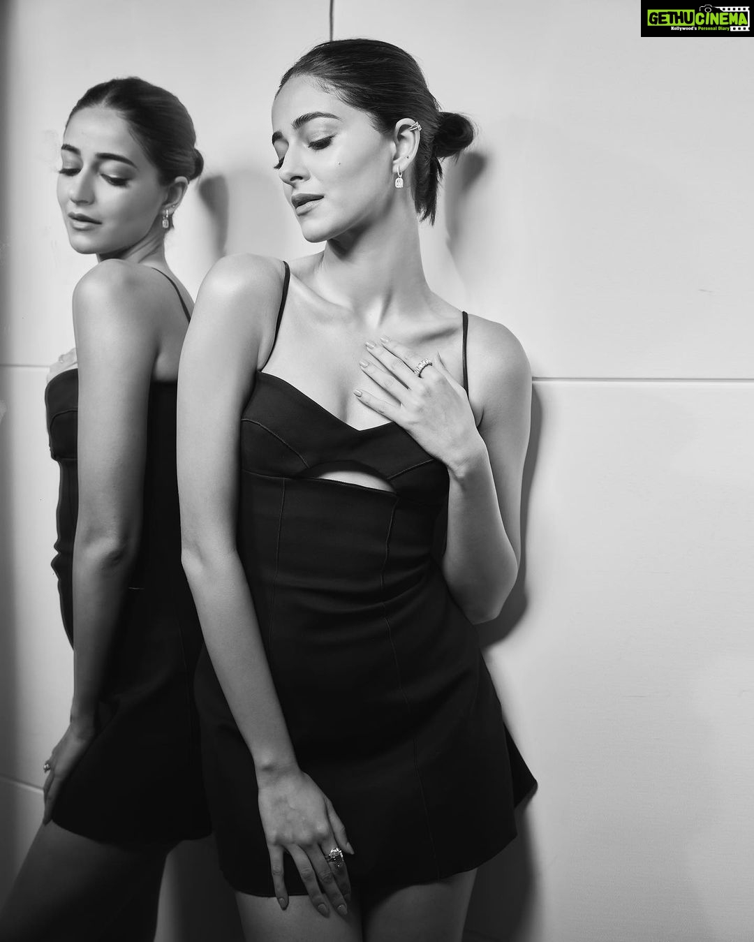Ananya Panday Instagram - 🖤 15 days to go for #Liger 🤍