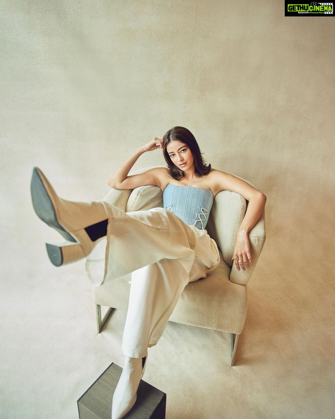 Ananya Panday Instagram - 🦋 wearing blue but feeling anything but blue in Vadodara 😋💙 #Liger #Liger25thAugust Vadodara, Gujarat, India