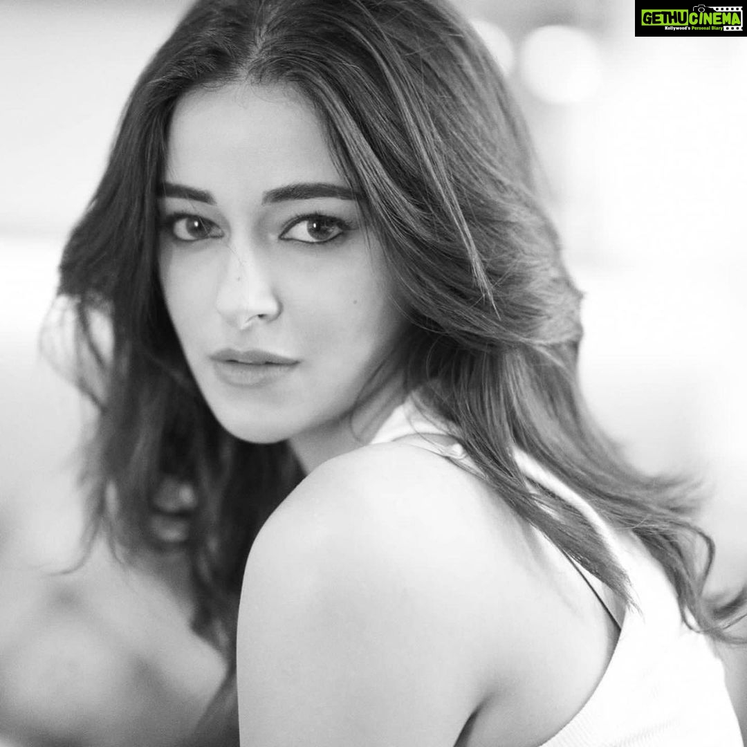 Ananya Panday Instagram - 👀 #PostPackUpShot
