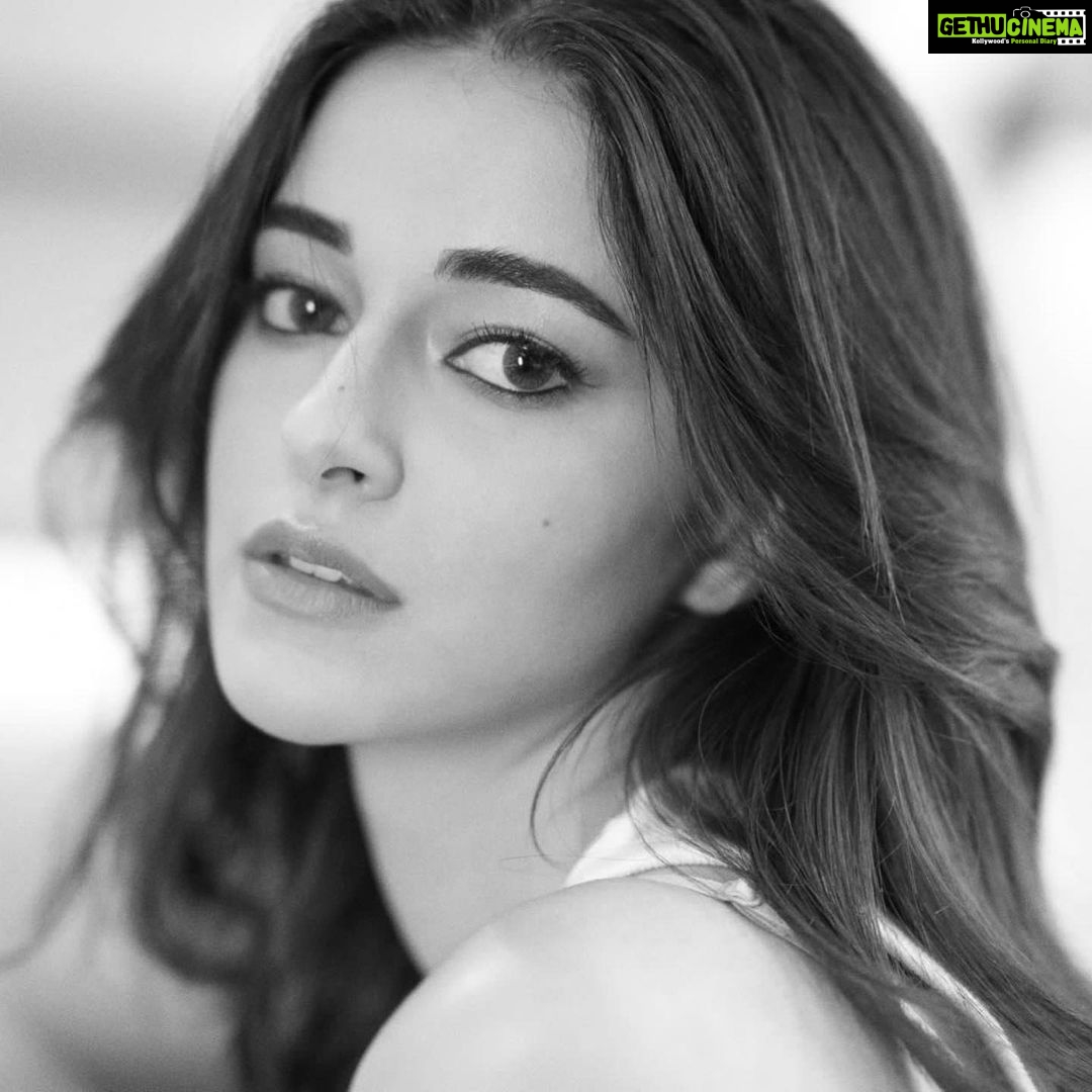 Ananya Panday Instagram - 👀 #PostPackUpShot