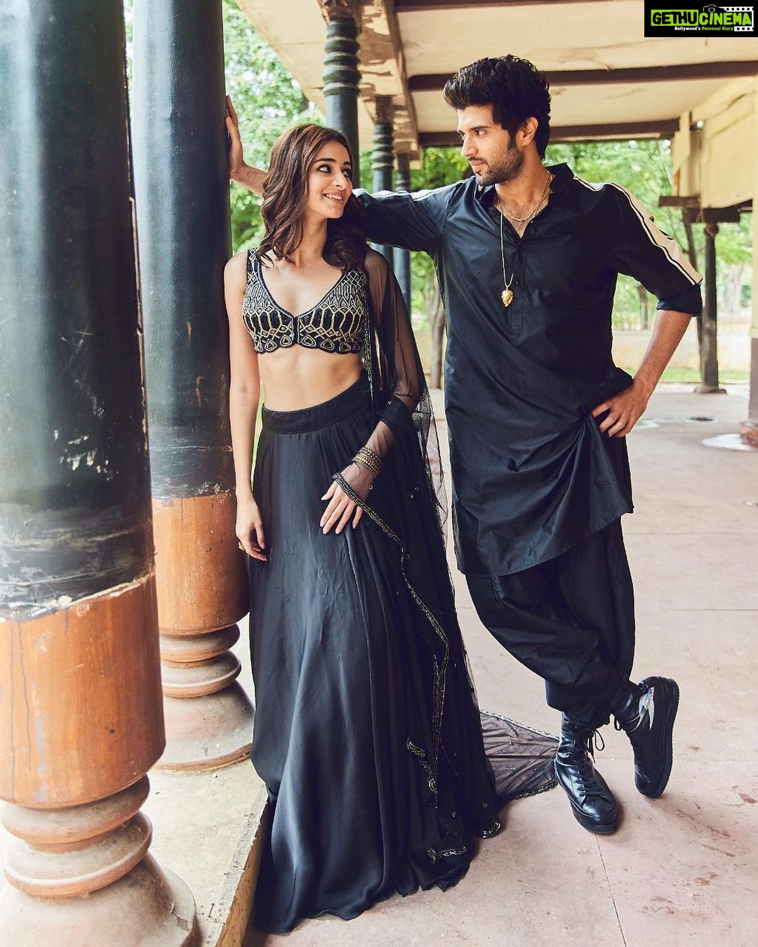 Ananya Panday Instagram - Bujji kanna 😋🖤 #Warangal you were all love and love and love 🤍 #Liger25thAugust