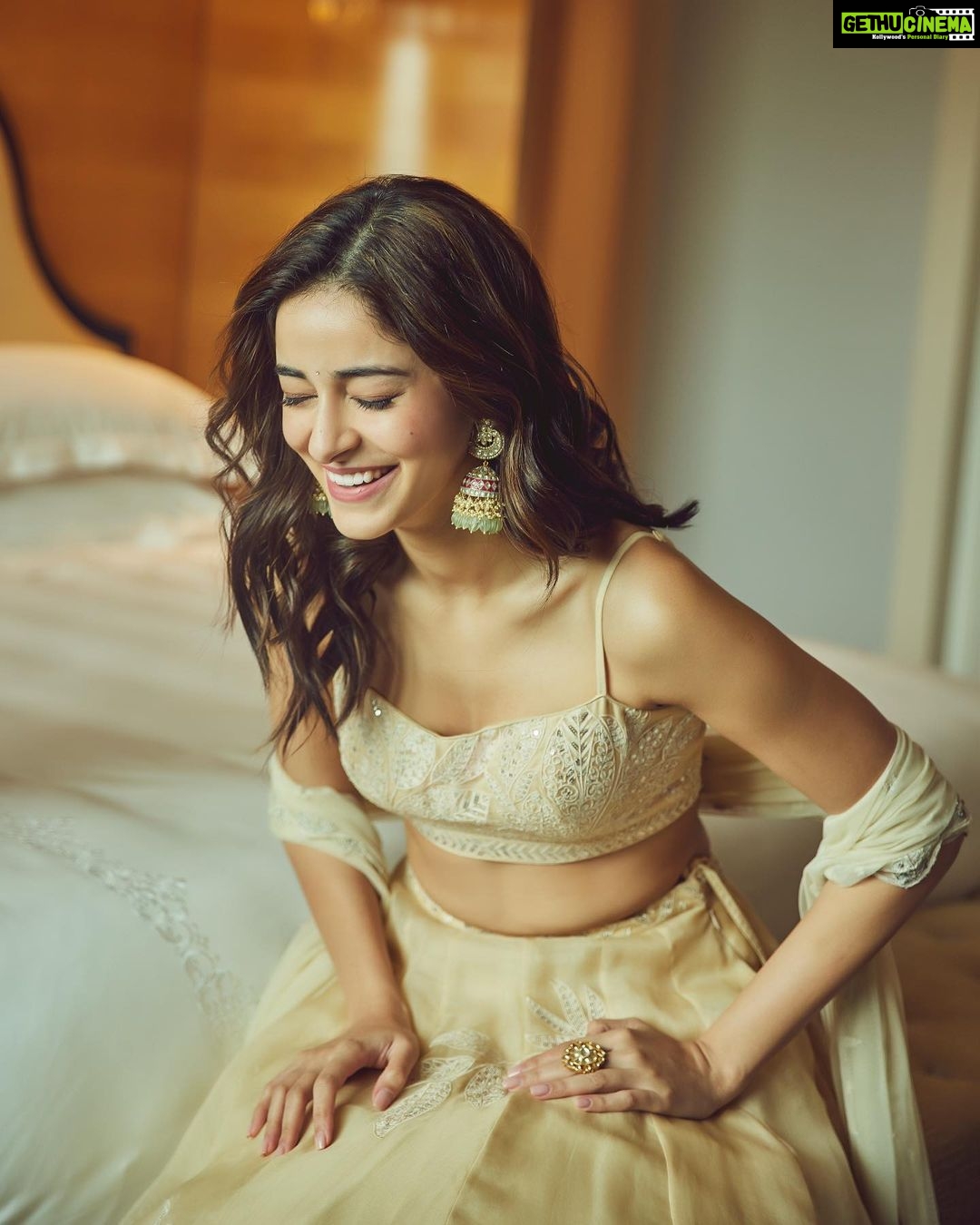 Ananya Panday Instagram - Chennai - nan ungalai kaadhalik kiren!!! You filled us with so much love (and rasam rice) 🫶🏼🥹 #Liger25thAugust Chennai, India