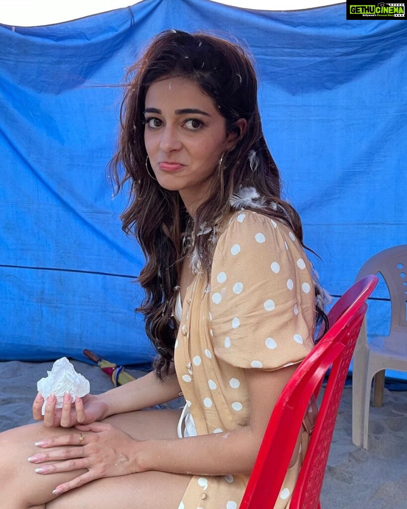 Ananya Panday Instagram - Expectation vs. Reality 🥲 was tryna have my Heroine moment but I got attacked by feathers and my hair got stuck in the blower instead ✌🏼🤭 #AAFAT #Liger25thAugust
