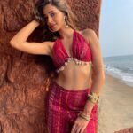 Ananya Panday Instagram - #AAFAT ❤️🌪🤭 watch our vibey song nowwww!!!!’ (Link in bio)
