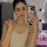 Ananya Panday Instagram – 4 am vanity in my vanity ✨🫶🏼