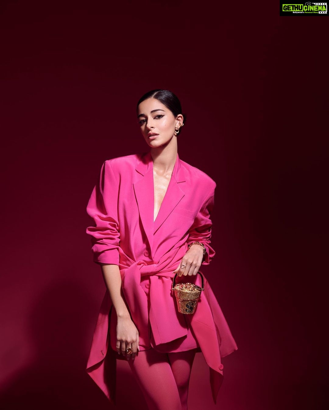 Ananya Panday Instagram - life in plastic, it’s fantastic 🦩