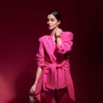 Ananya Panday Instagram - life in plastic, it’s fantastic 🦩