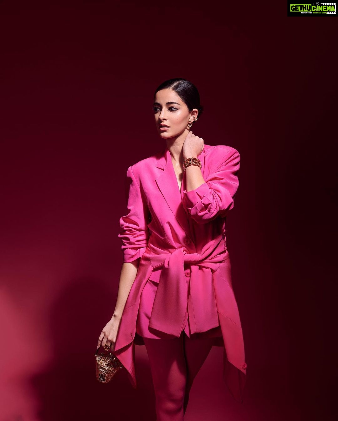 Ananya Panday Instagram - life in plastic, it’s fantastic 🦩