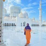 Anarkali Marikar Instagram – Dubai was so crowded this time, we mostly had to wait to take photos . But this photo right here is my favourite ❤️ 

@ameenbarif patience should be appreciated 😬 Grand Mosque,Abudhabi