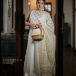 Anarkali Marikar Instagram - Happy Onam. @vishnusanalkumar photography @alora_by_azin costume @makeoverbyjennyluxe_ Mua @epicpicturesin