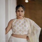 Anarkali Marikar Instagram - Onam aayaal photoshoot nirbandhaa! @vishnusanalkumar photography. @alora_by_azin costume @makeoverbyjennyluxe_ Mua. @epicpicturesin