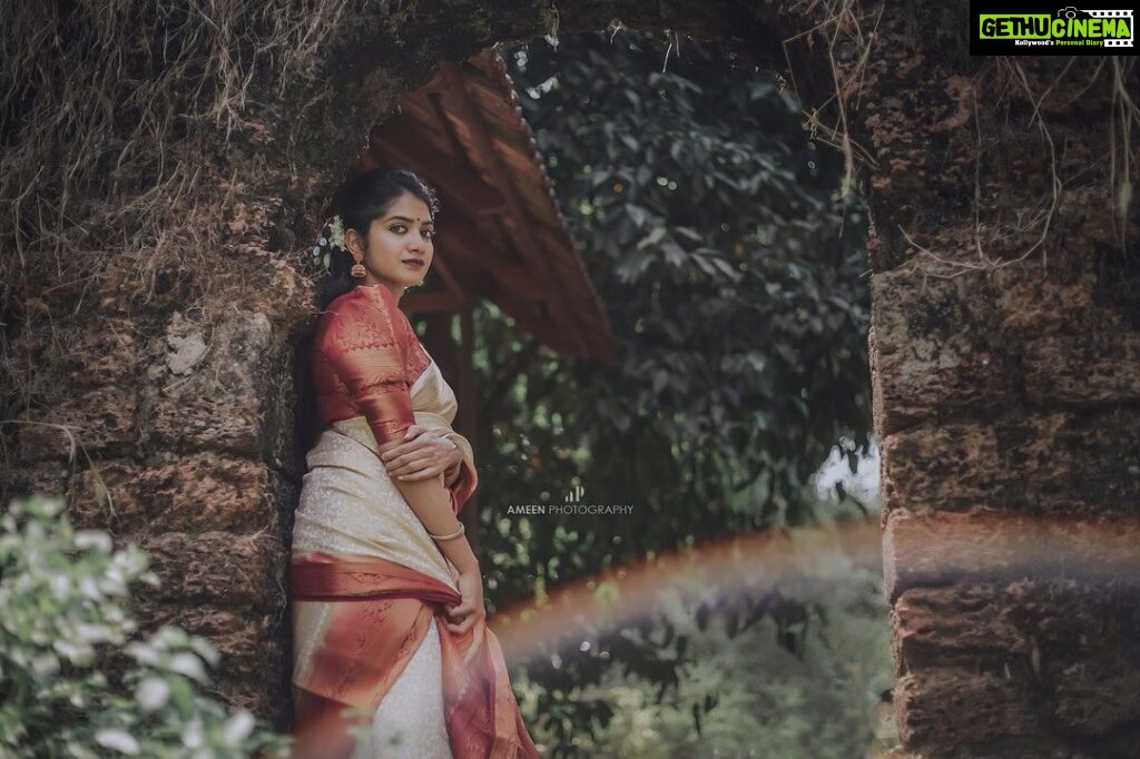 Anarkali Marikar Instagram - 🌼🌼 @ameensabil 📸 @ashna_aash_ @nitasha_s_bride makeup @niramayamheritage location