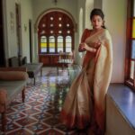 Anarkali Marikar Instagram - I just love myself in this 😋😋 Photo : @ameensabil Make up :@ashna_aash_ @nitasha_s_bride Location: @niramayamheritage is an old beautiful illam in Trissur converted to an ayurveda hospital .