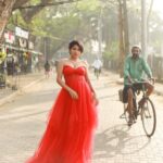 Anarkali Marikar Instagram - Christmas shoot cheyyande yaami??? Nirbandham undo???😕 @yaami____ 📸 @roshna.ann.roy Mua @briella.in outfit #christmas #streets #fortkochi #reddress