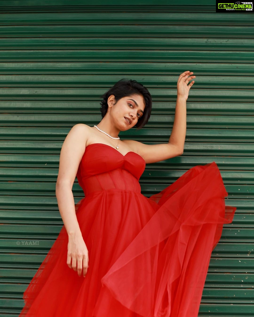 Anarkali Marikar Instagram - “There is a shade of red for every woman.” - Audrey Hepburn @yaami____ 📸 @roshna.ann.roy Mua @briella.in outfit #merrychristmas #newyear #red #2021