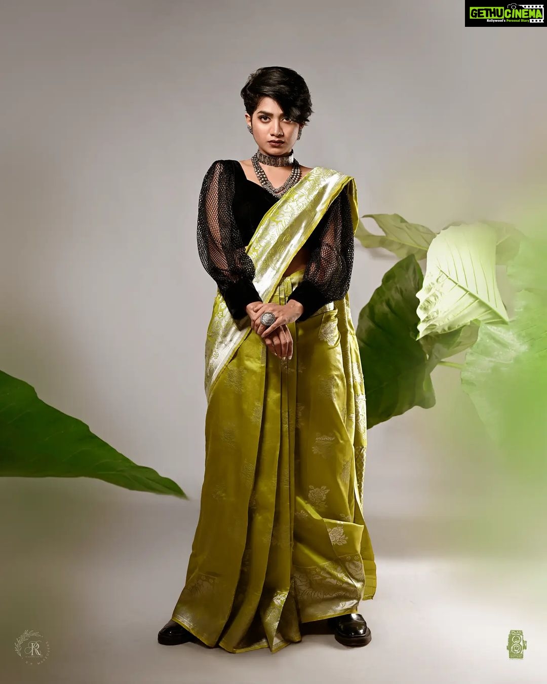 Anarkali Marikar Instagram - Concept & mua : @roshna.ann.roy Shoot for : @rr.makeovers 📸 : @plan.b.actions Studio : @maxxocreative Assisted : @dayonphotos Styling : @i_____mahii & @akhila_mathwe Saree : @adornelegance Blouse : @babe_by_minnumariya Jwells : @fleurforwomen