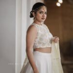 Anarkali Marikar Instagram - Onam aayaal photoshoot nirbandhaa! @vishnusanalkumar photography. @alora_by_azin costume @makeoverbyjennyluxe_ Mua. @epicpicturesin