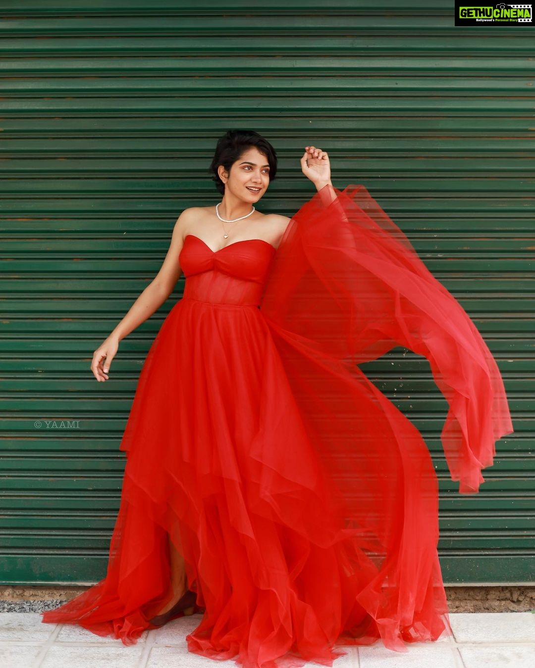 Anarkali Marikar Instagram - “There is a shade of red for every woman.” - Audrey Hepburn @yaami____ 📸 @roshna.ann.roy Mua @briella.in outfit #merrychristmas #newyear #red #2021