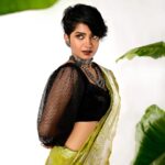 Anarkali Marikar Instagram - Concept & mua : @roshna.ann.roy Shoot for : @rr.makeovers 📸 : @plan.b.actions Studio : @maxxocreative Assisted : @dayonphotos Styling : @i_____mahii & @akhila_mathwe Saree : @adornelegance Blouse : @babe_by_minnumariya Jwells : @fleurforwomen