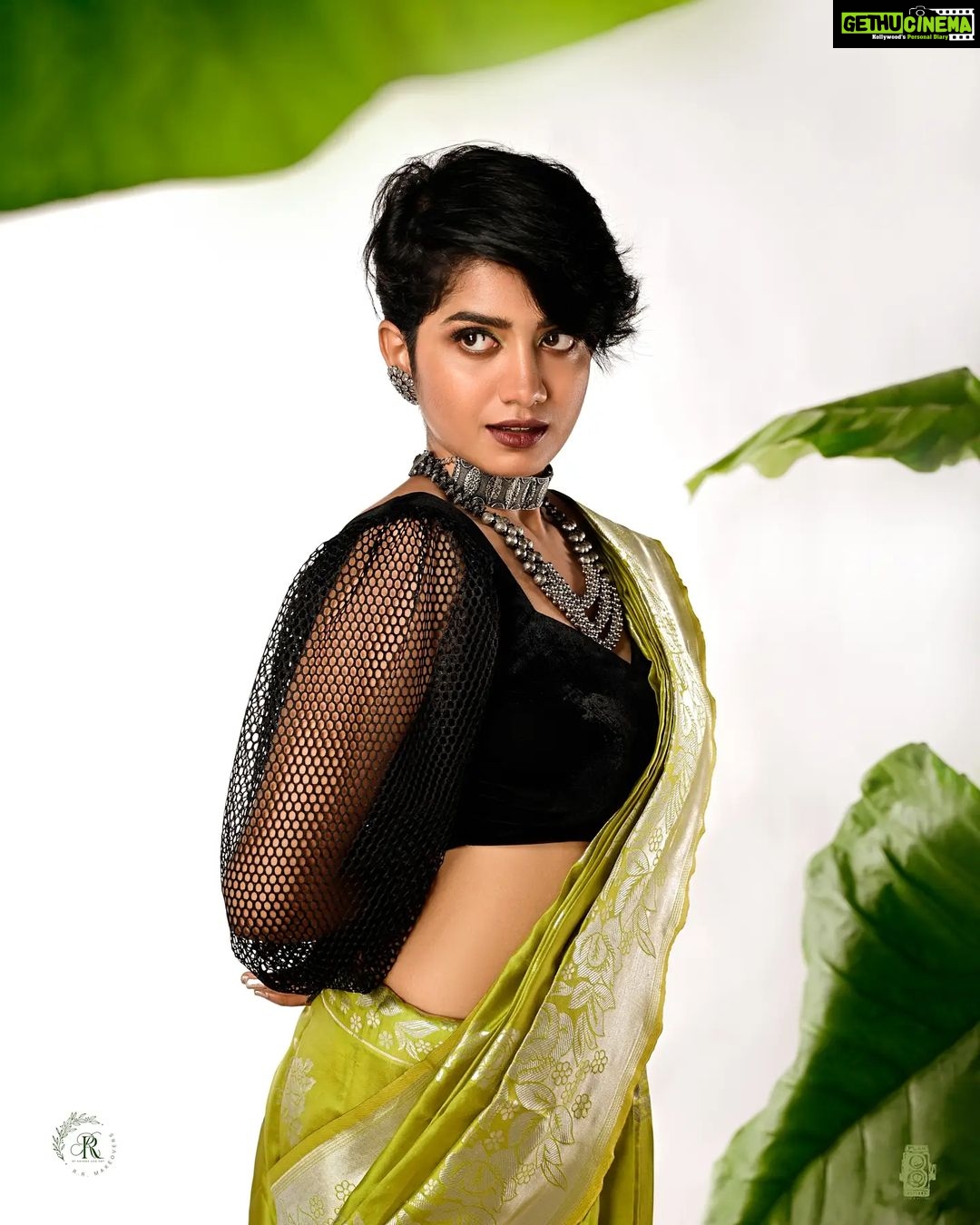Anarkali Marikar Instagram - Concept & mua : @roshna.ann.roy Shoot for : @rr.makeovers 📸 : @plan.b.actions Studio : @maxxocreative Assisted : @dayonphotos Styling : @i_____mahii & @akhila_mathwe Saree : @adornelegance Blouse : @babe_by_minnumariya Jwells : @fleurforwomen